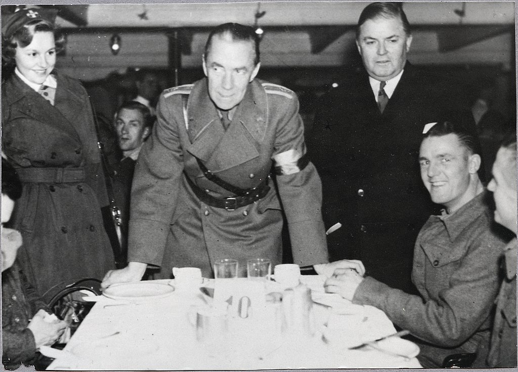 1024px Folke Bernadotte in 1943 JvmKDAF03621